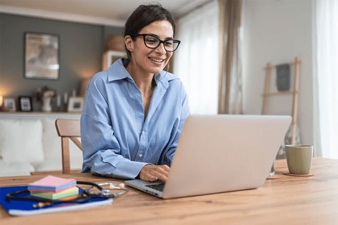 lady-using-laptop tonalaw no-fault new york collections lawyers